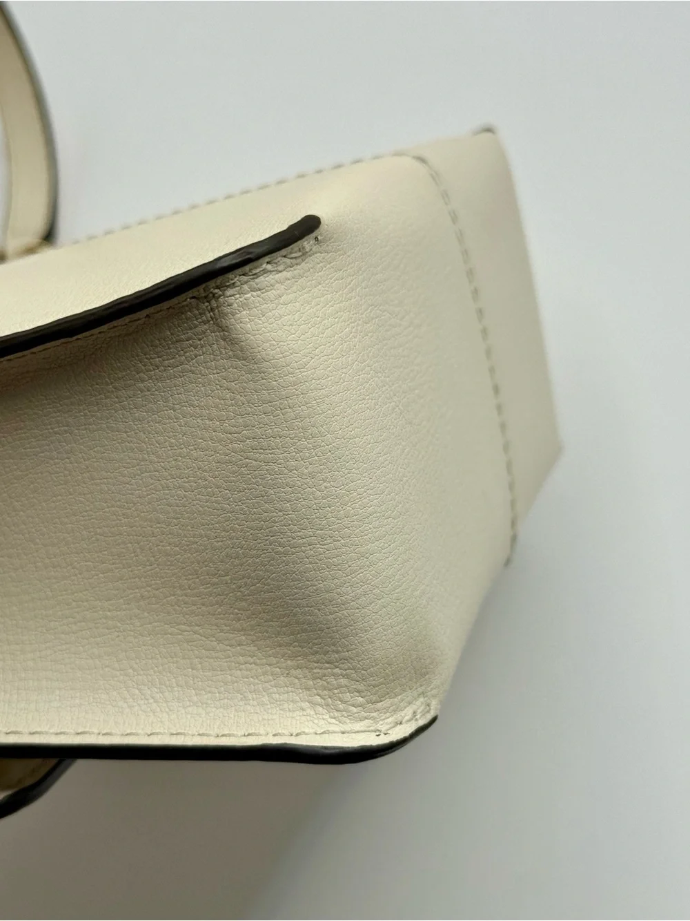 Michael Kors Cream Leather Chain Crossbody Bag Gold MK Magnetic Lock Pre-Owned